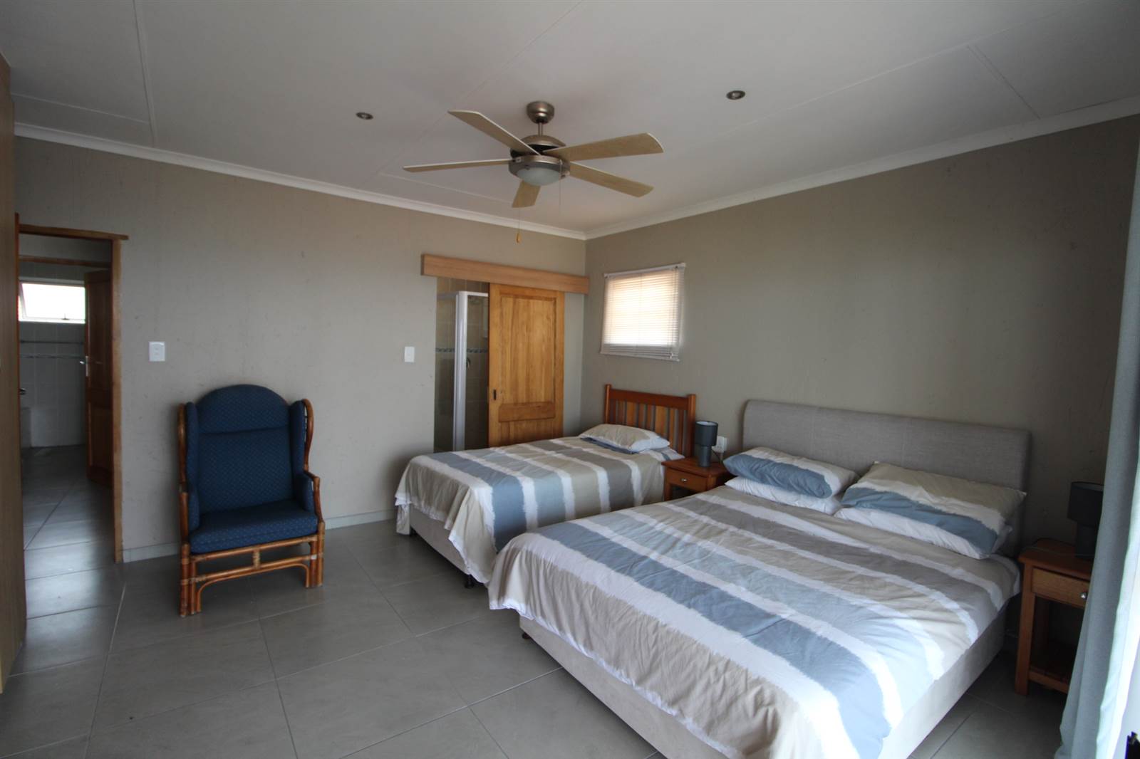12 Bed House in Uvongo photo number 19