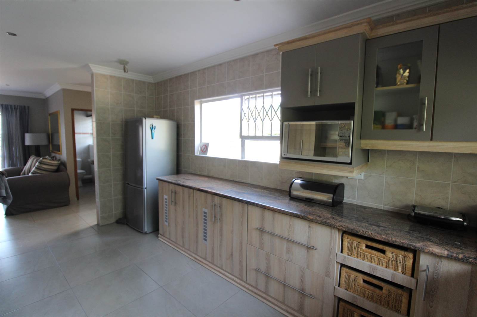 12 Bed House in Uvongo photo number 16