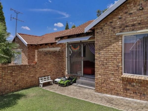 2 Bed Townhouse in Honeydew