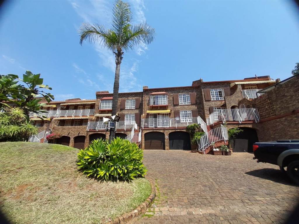 3 Bed Townhouse in Waterkloof photo number 3