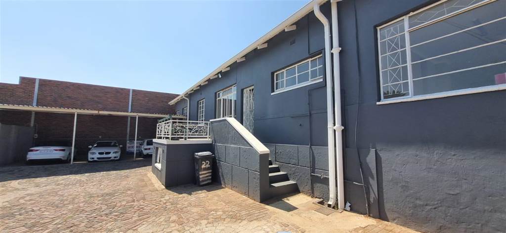 200  m² Commercial space in Krugersdorp Central photo number 4