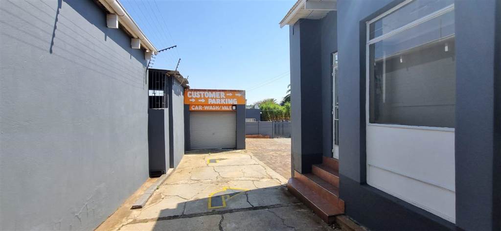 200  m² Commercial space in Krugersdorp Central photo number 6