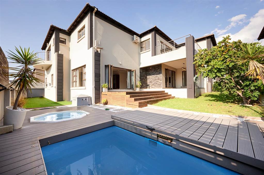 5 Bed House in Kyalami photo number 3