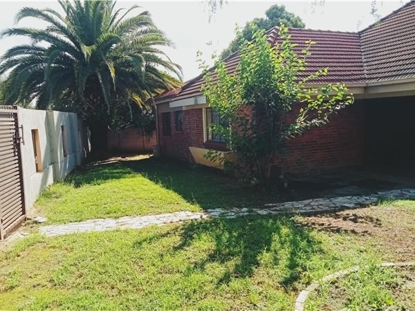 5 Bedroom House 5 Bedroom House