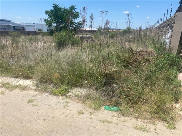 373 m² Land available in Mahlasedi Park
