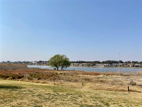 1100 m² Land available in Ebotse Estate