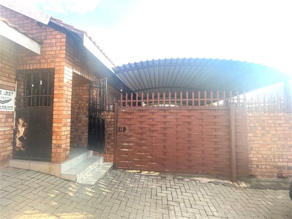 3 Bedroom Townhouse 3 Bedroom Townhouse