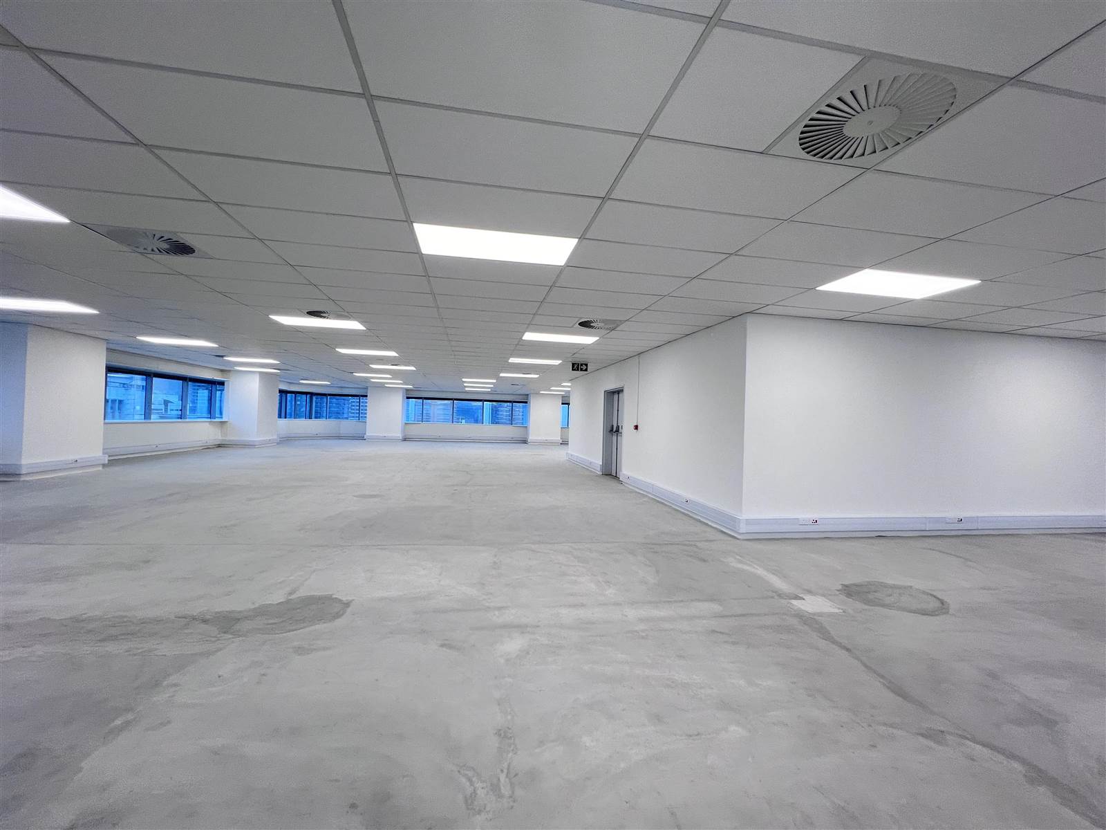 1091  m² Commercial space in Foreshore photo number 1