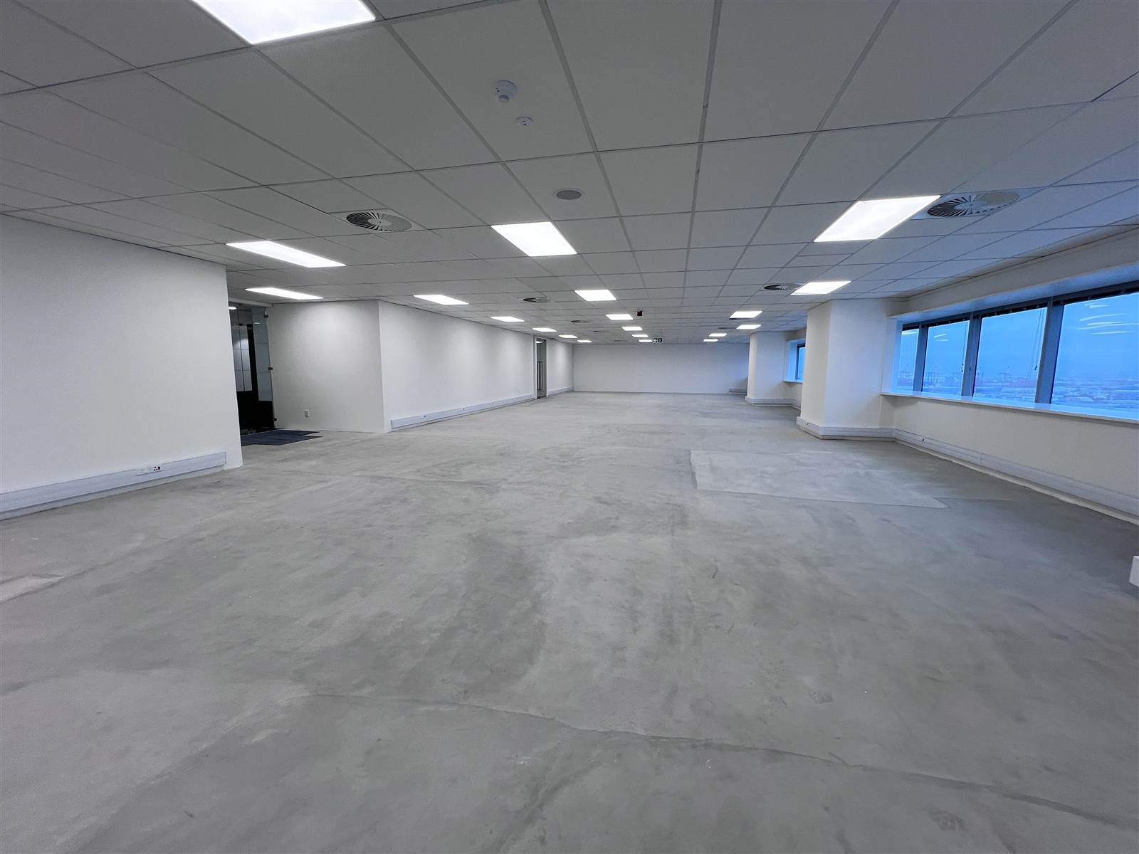 1091  m² Commercial space in Foreshore photo number 2