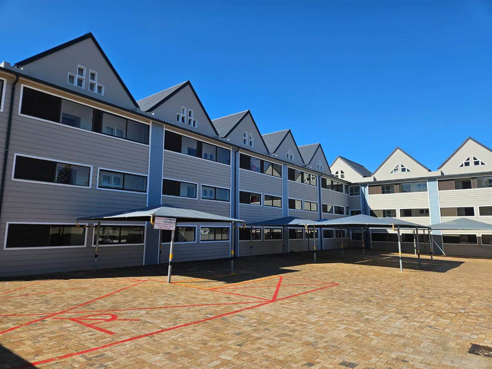 2 Bed Apartment in Hartenbos photo number 2