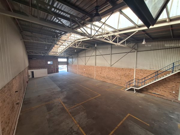 1 700  m² Industrial space