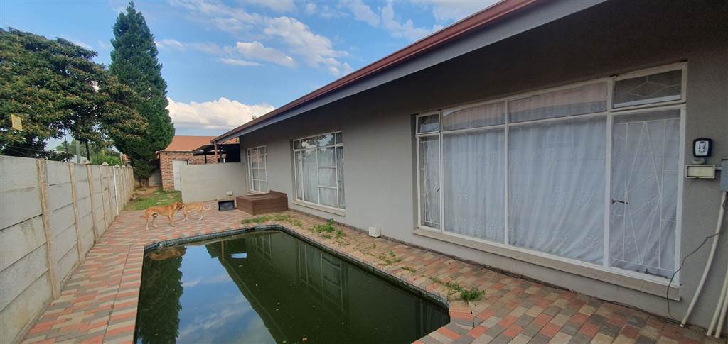5 Bed House in Potchefstroom Central photo number 4