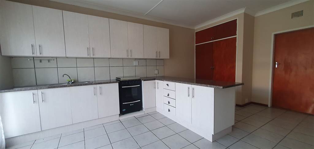 5 Bed House in Potchefstroom Central photo number 16