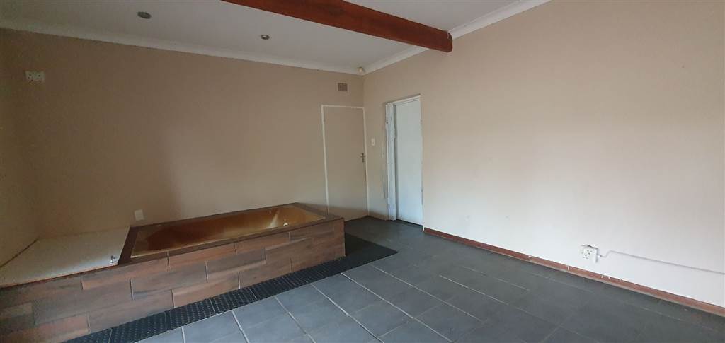 5 Bed House in Potchefstroom Central photo number 10