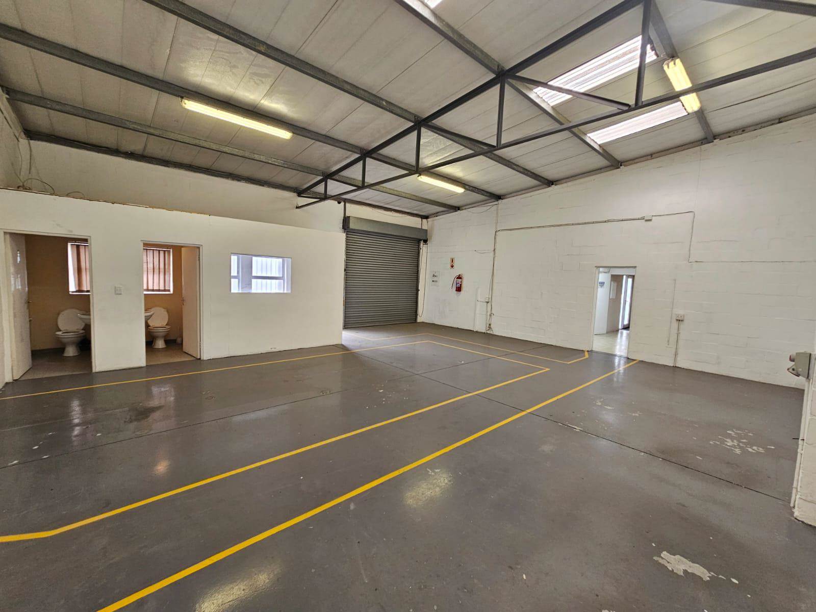 450  m² Industrial space in Somerset West Business Park photo number 5
