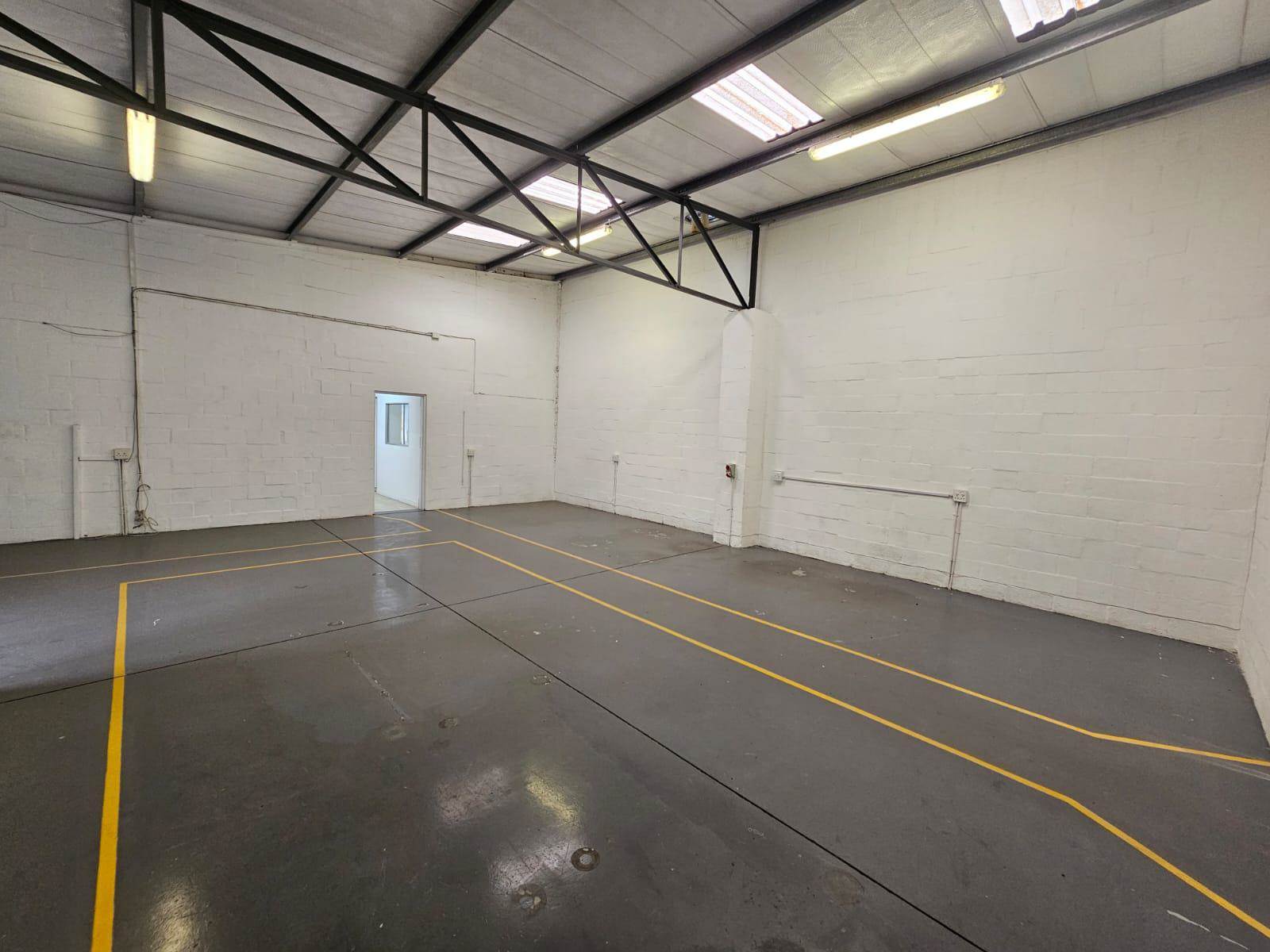 450  m² Industrial space in Somerset West Business Park photo number 4