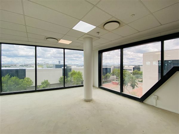 674  m² Office Space