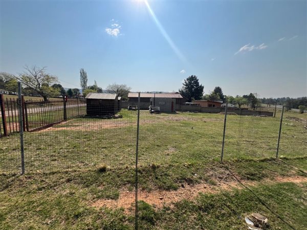 1 487 m² Land