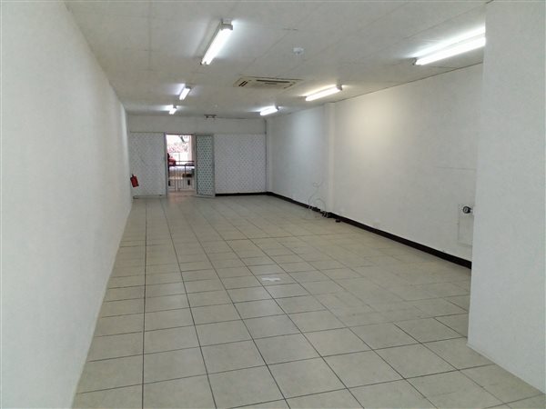 120  m² Commercial space