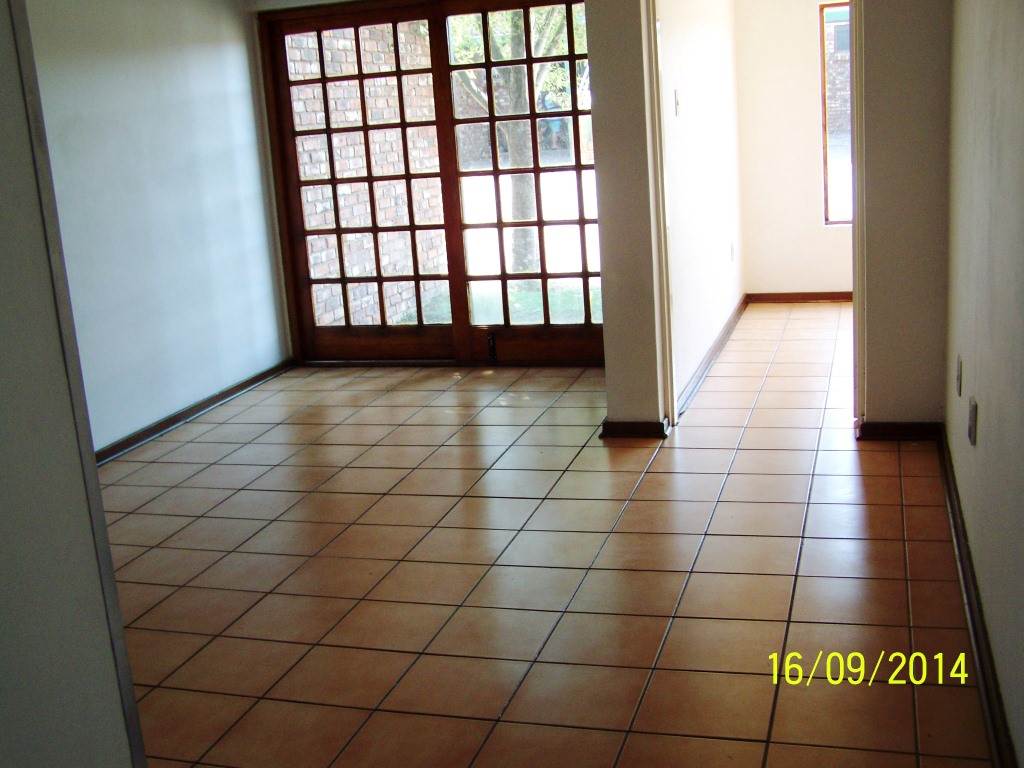 2 Bed Townhouse in Langenhoven Park photo number 13