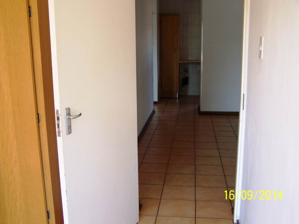 2 Bed Townhouse in Langenhoven Park photo number 11