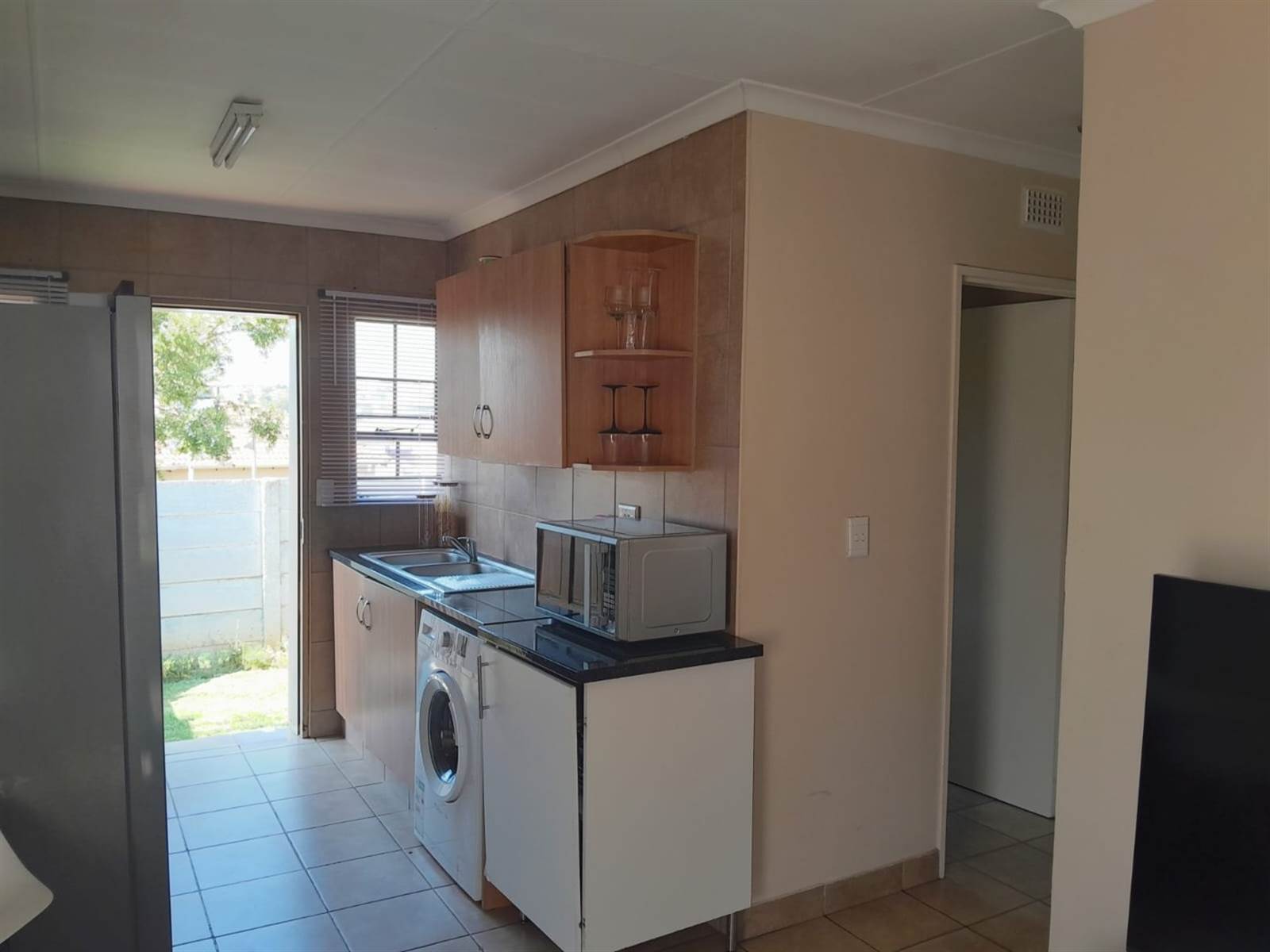 3 Bed Townhouse in Olievenhoutbosch photo number 8