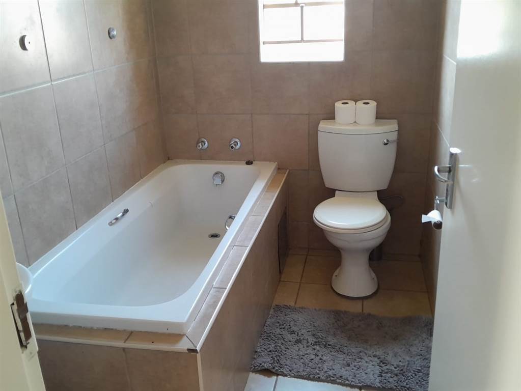3 Bed Townhouse in Olievenhoutbosch photo number 12