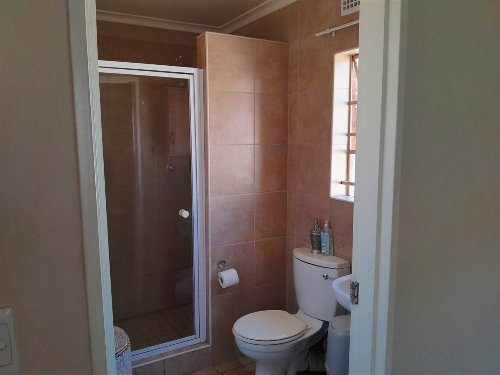 3 Bed Townhouse in Olievenhoutbosch photo number 18