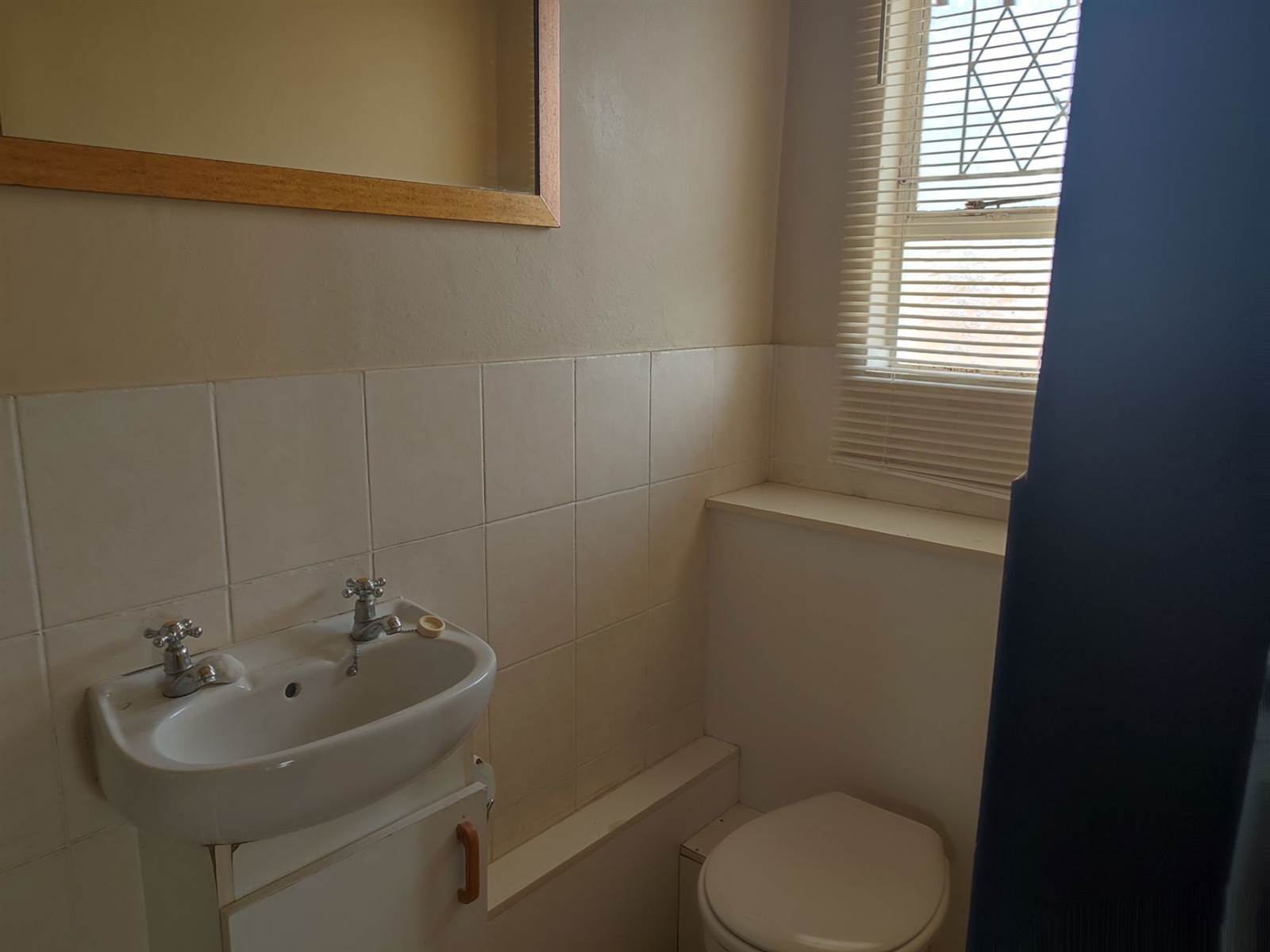 1 Bed Apartment in Uitenhage Central photo number 10