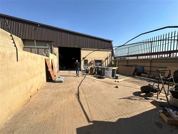 350  m² Industrial space