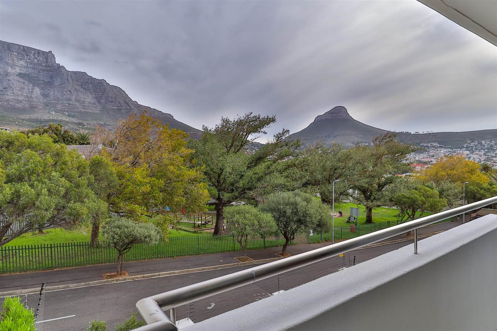 2 Bed Apartment in Vredehoek photo number 1