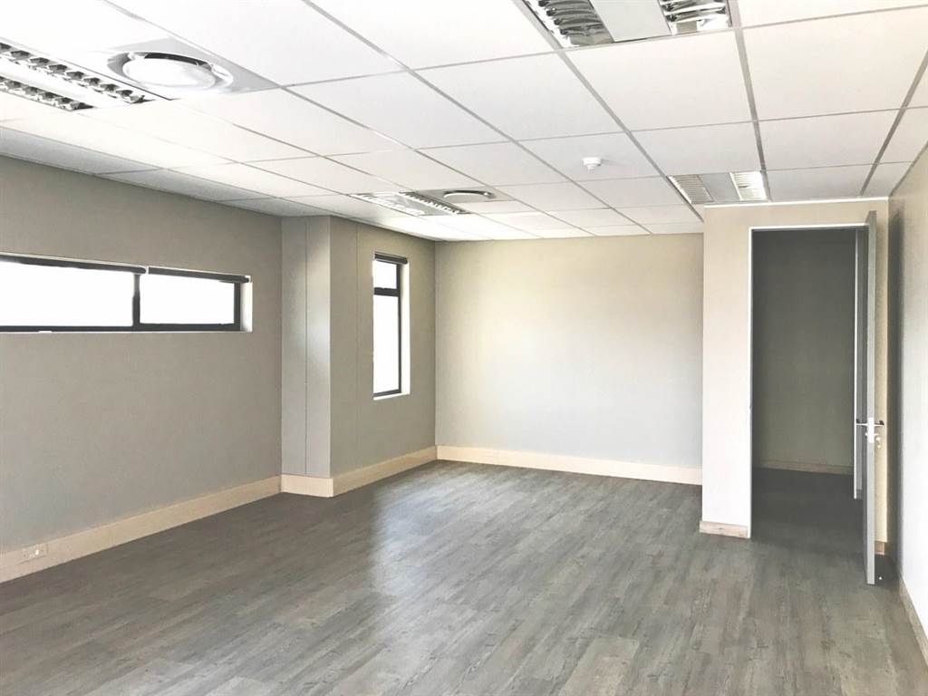 152  m² Office Space in Bedfordview photo number 13