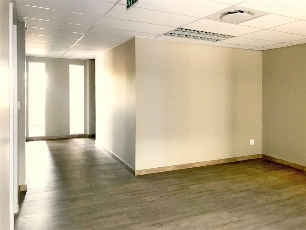 152  m² Office Space in Bedfordview photo number 10