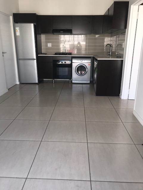1 Bed Apartment in Greenstone Hill photo number 1