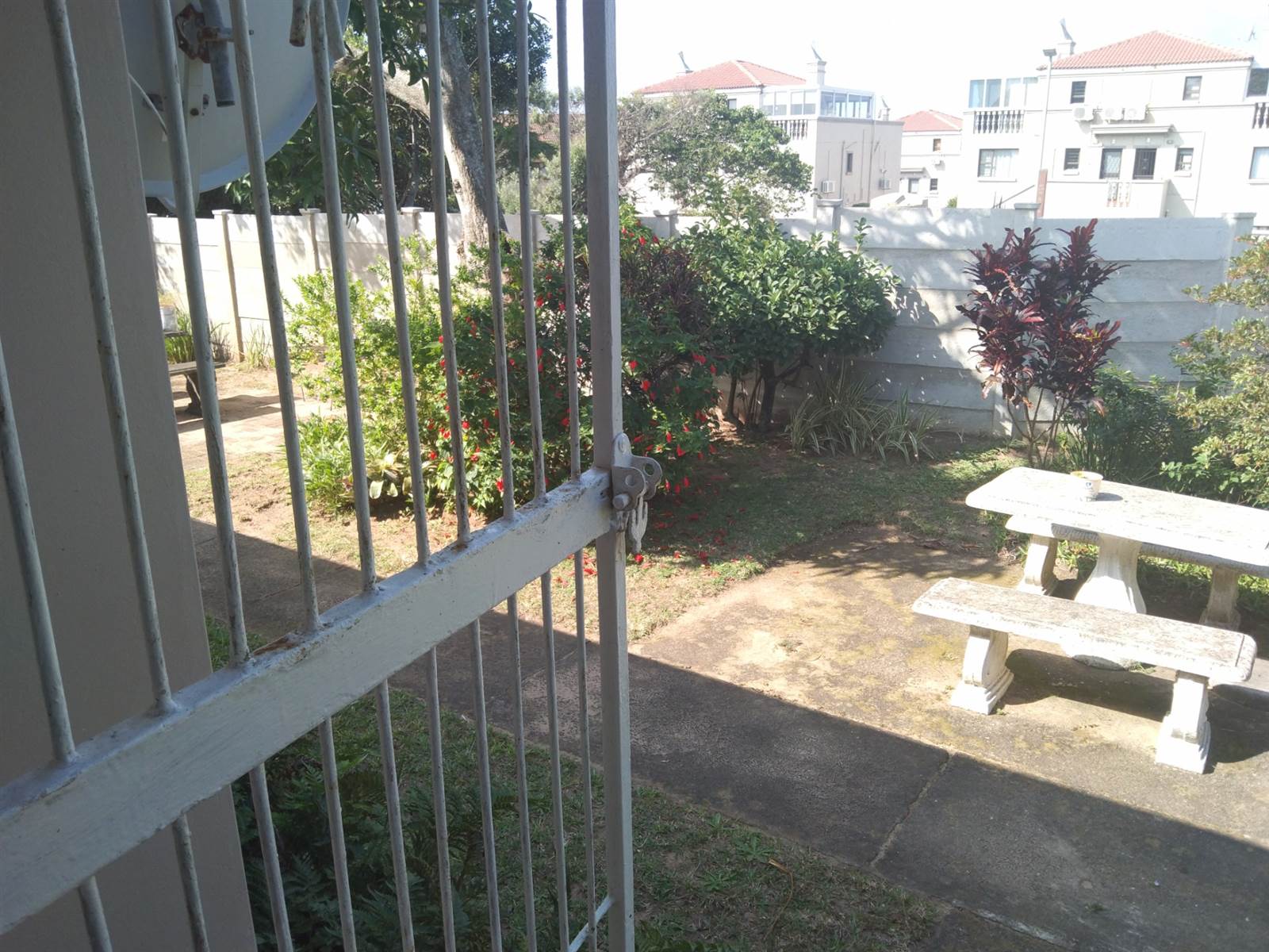 2 Bed Townhouse in Uvongo photo number 2