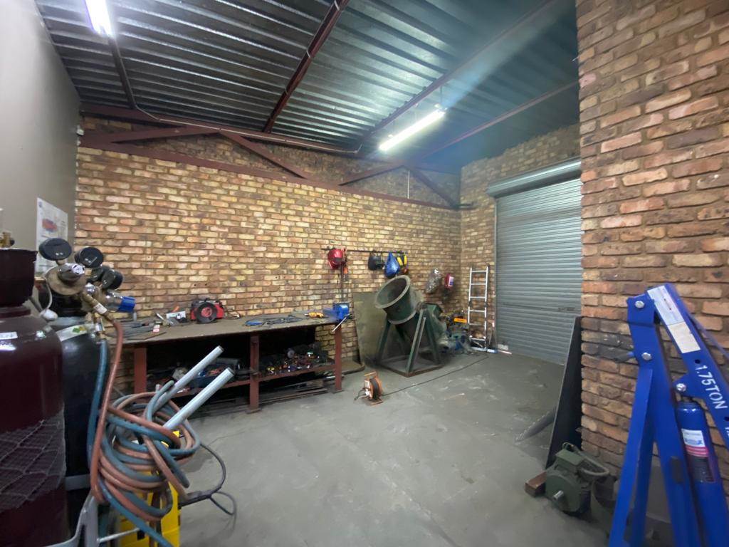 1200  m² Commercial space in Witbank Central photo number 3