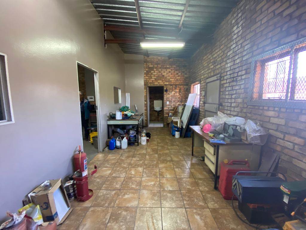 1200  m² Commercial space in Witbank Central photo number 9