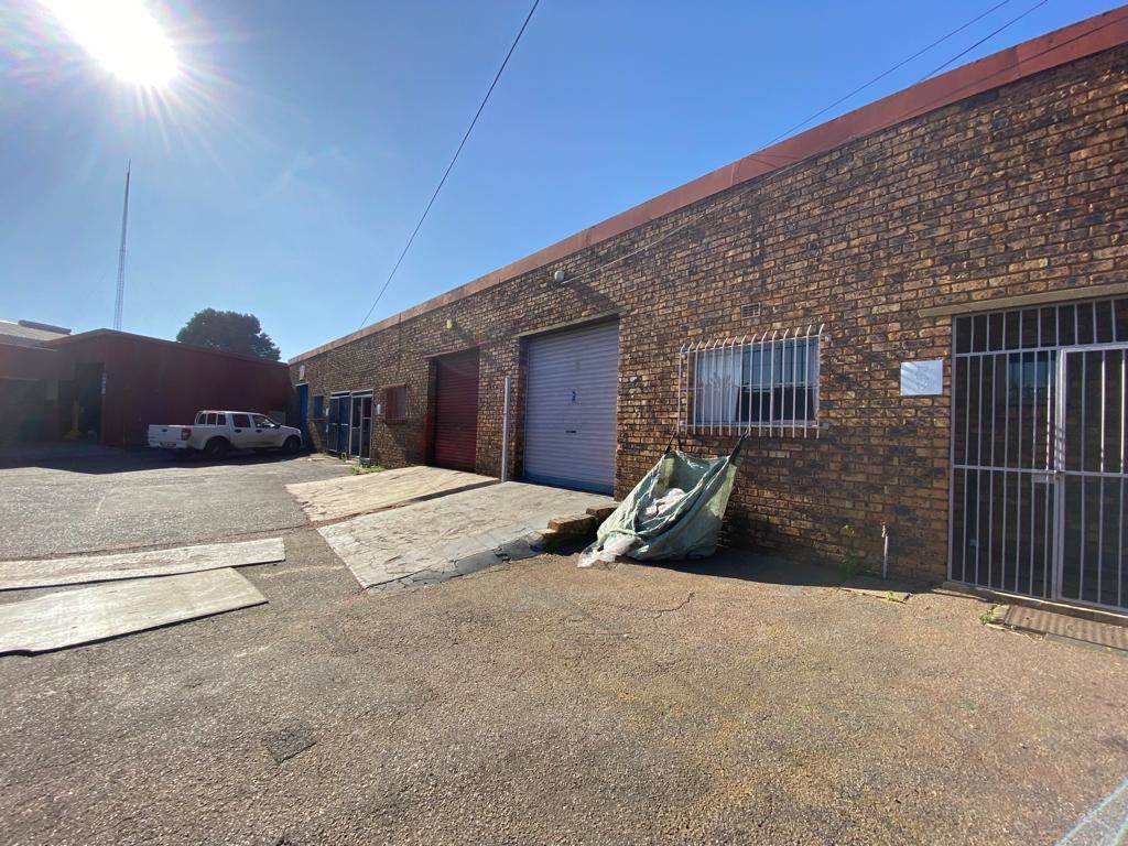1200  m² Commercial space in Witbank Central photo number 2