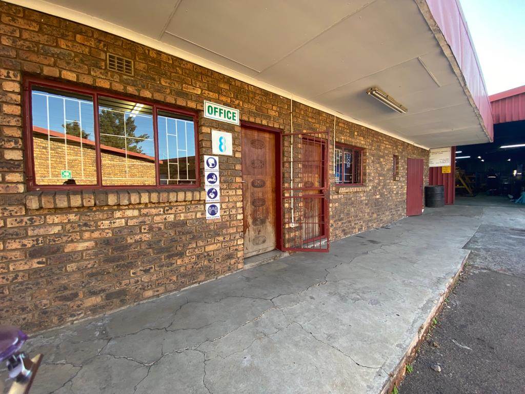 1200  m² Commercial space in Witbank Central photo number 1