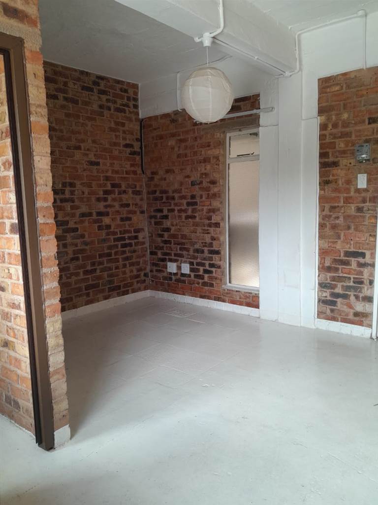 2 Bed Apartment in Jeppestown photo number 2
