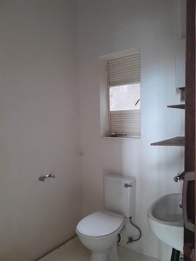 2 Bed Apartment in Jeppestown photo number 6