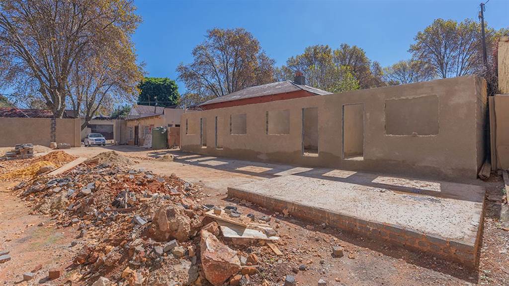 6 Bed House in Jeppestown photo number 1