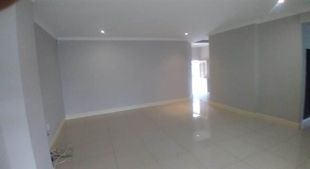 3 Bed Townhouse in Mt Edgecombe photo number 7