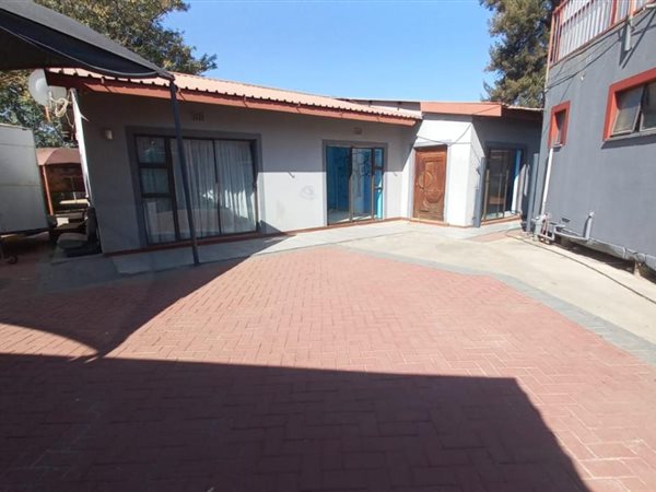 321  m² Commercial space