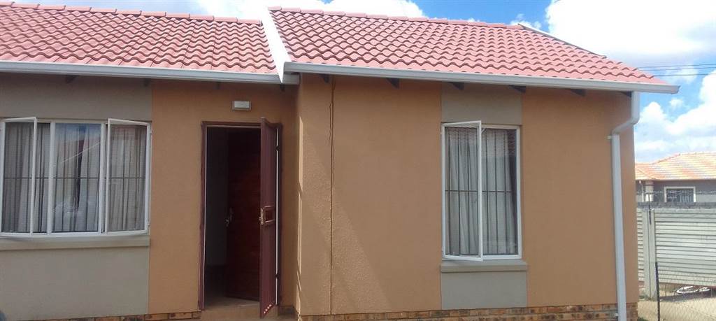 2 Bed House in Savanna City photo number 2