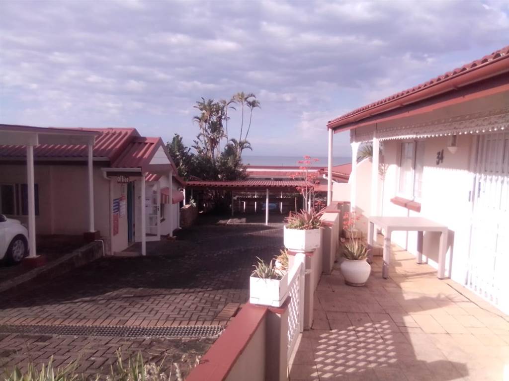 2 Bed Flat in Uvongo photo number 10