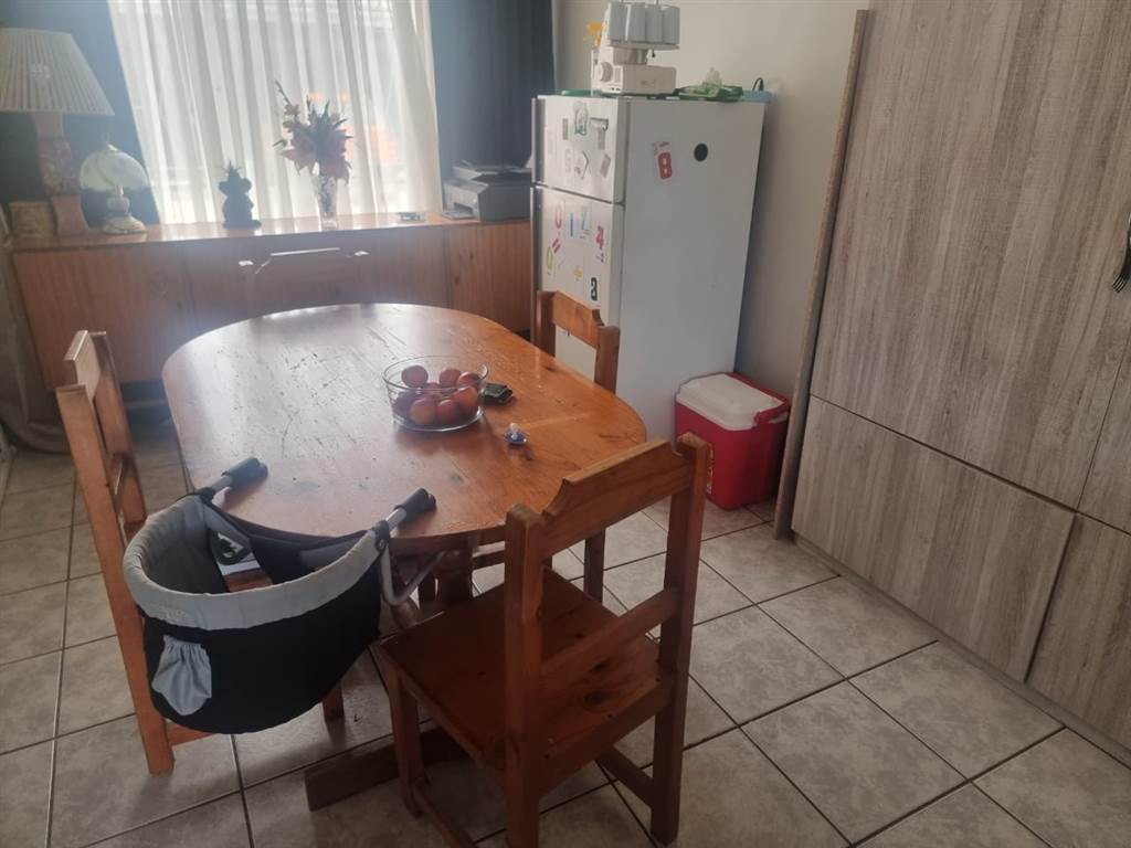 2 Bed Townhouse in Bethelsdorp photo number 6
