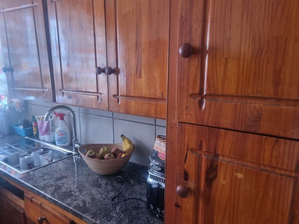 2 Bed Townhouse in Bethelsdorp photo number 5