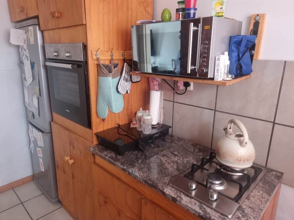 2 Bed Townhouse in Bethelsdorp photo number 3