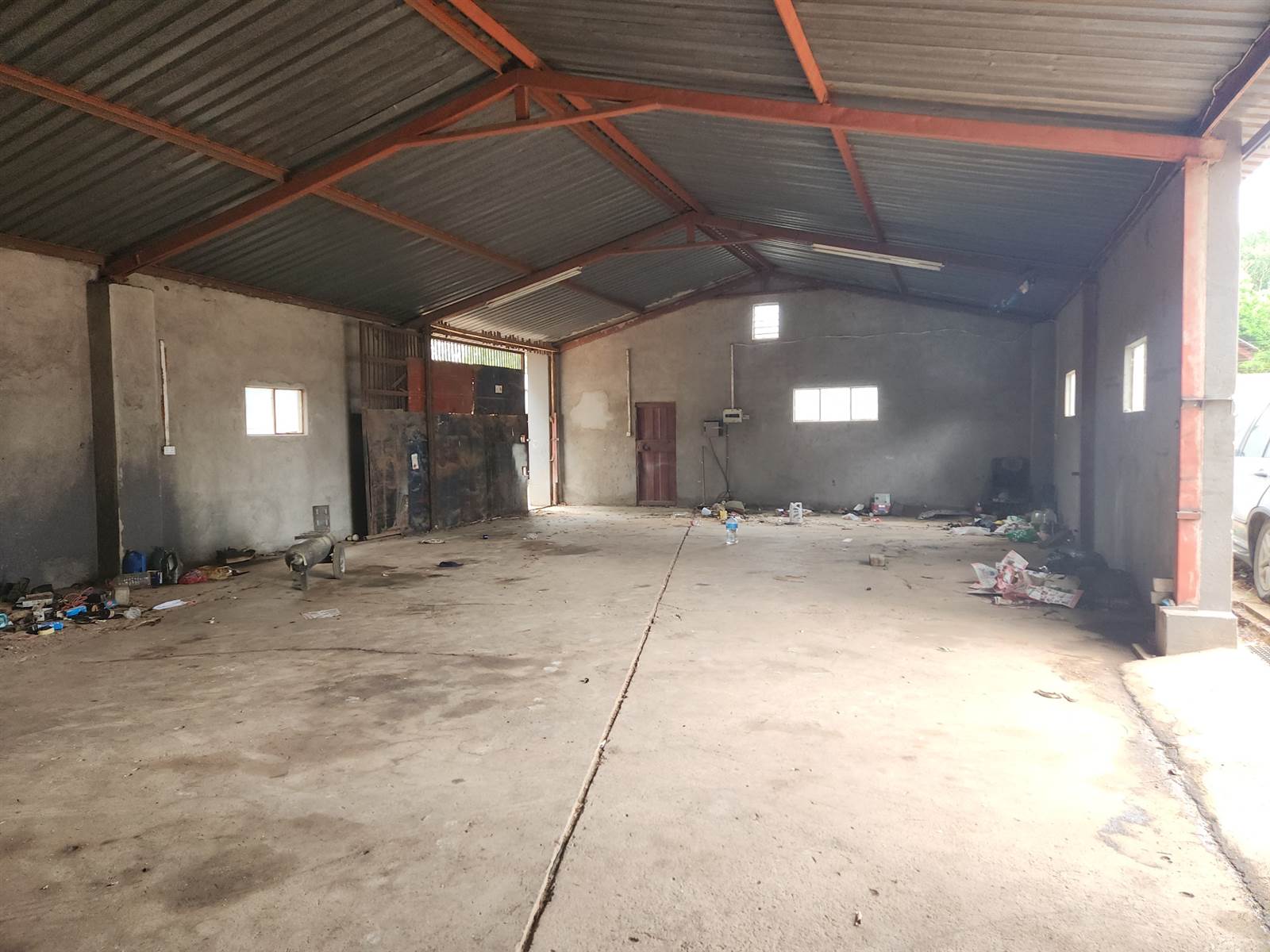 300  m² Commercial space in Louis Trichardt photo number 5